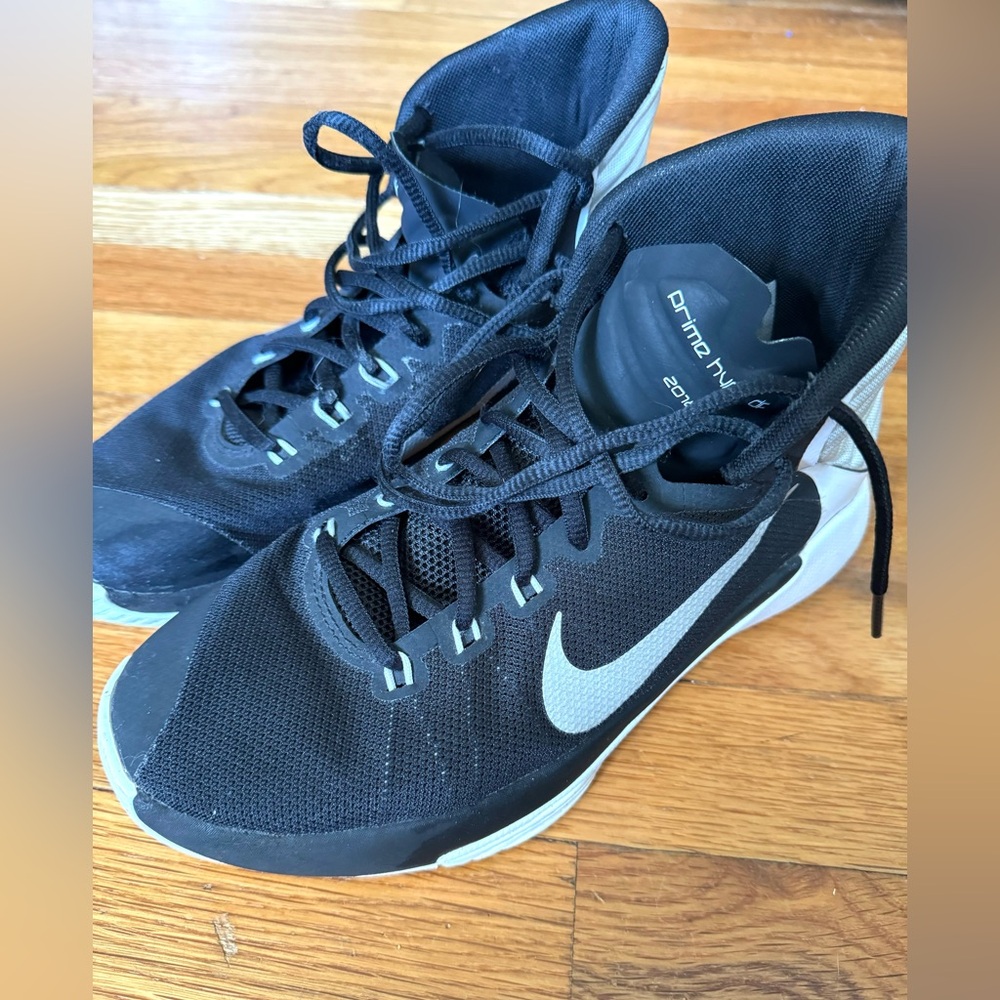Nike women’s Prime Hype DF basketball shoes 2016 size 8.5